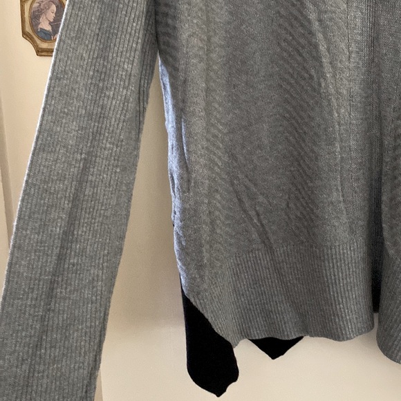 NWOT.  Zuda Gray lightweight ladies sweater. - Picture 3 of 8